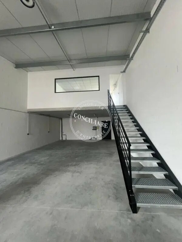 Industriel/Logistique dans Plaisance-du-Touch à louer Photo intérieure– Image 1 sur 7