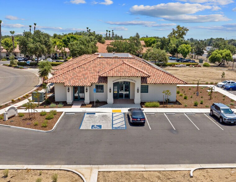 5625 Avenida de Los Robles, Visalia, CA à louer - Photo de l’immeuble – Image 2 sur 6