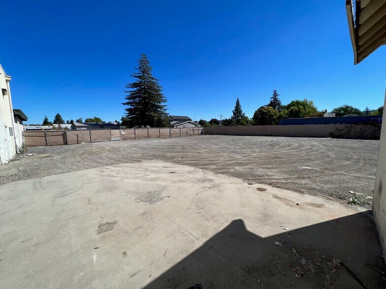 1285 Petaluma Hill Rd, Santa Rosa, CA à louer - Photo de l’immeuble – Image 3 sur 11