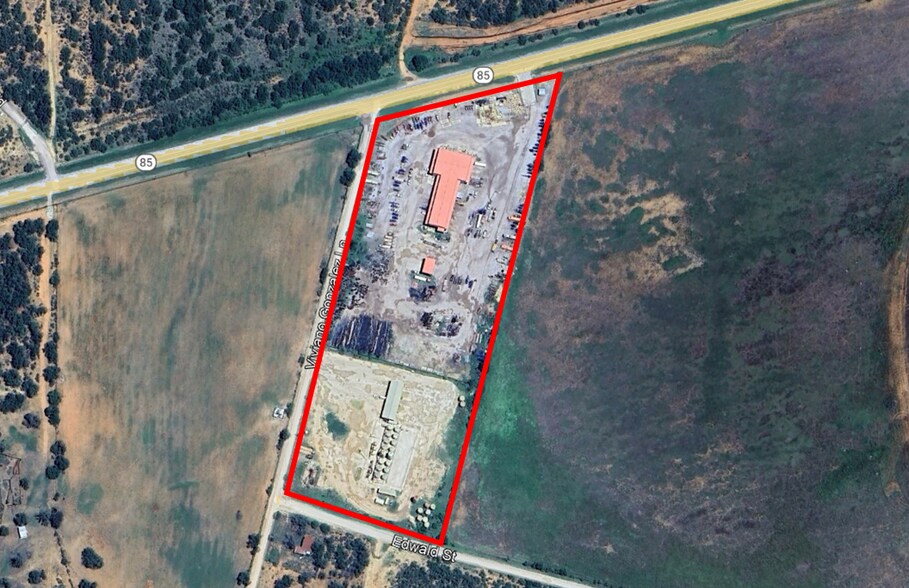 12071 W Highway 85, Dilley, TX à vendre - Photo de l’immeuble – Image 2 sur 16