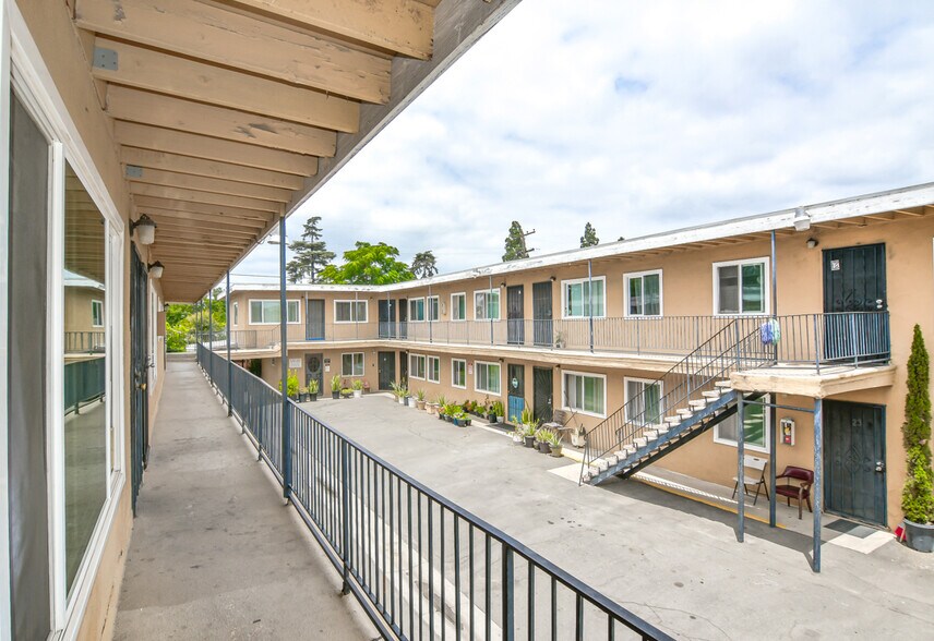 1003 W Bishop St, Santa Ana, CA à vendre - Photo de l’immeuble – Image 3 sur 12