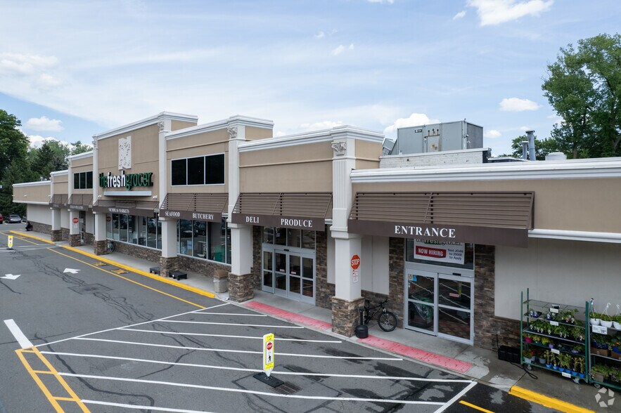 249-315 Pascack Rd, Washington Township Bergen, NJ à louer - Photo de l’immeuble – Image 3 sur 6