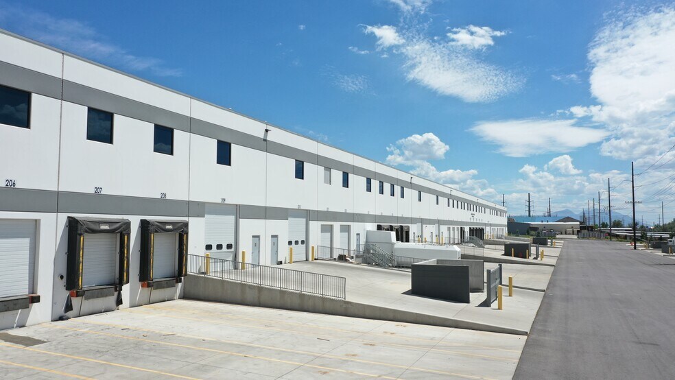 1580 W 1200 N, Orem, UT à louer - Photo de l’immeuble – Image 3 sur 8