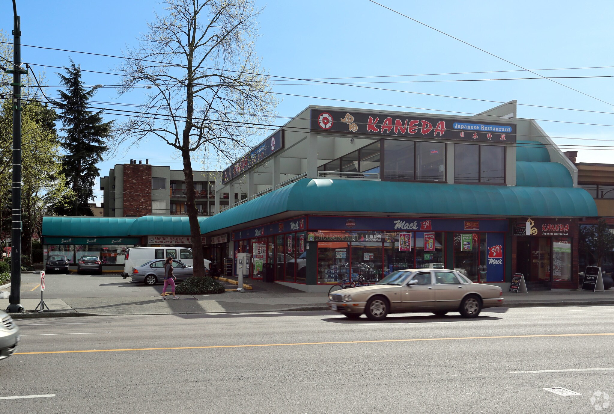 1402-1418 W Broadway, Vancouver, BC à louer Photo principale– Image 1 sur 3