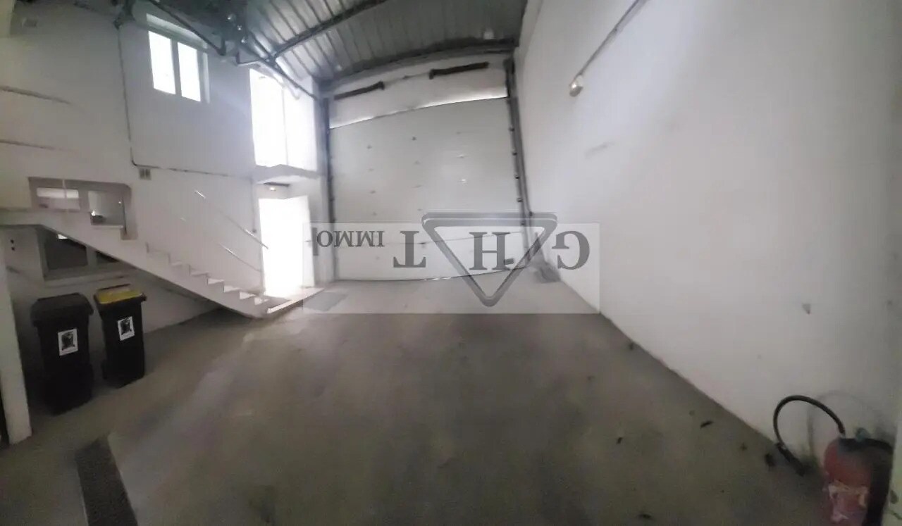 Industriel/Logistique dans Saint-Maur-des-Fossés à vendre Photo intérieure– Image 1 sur 12