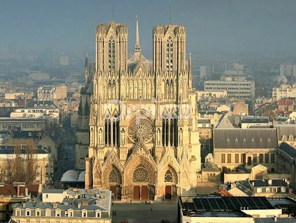 Local commercial dans Reims à louer Photo de l’immeuble– Image 1 sur 2