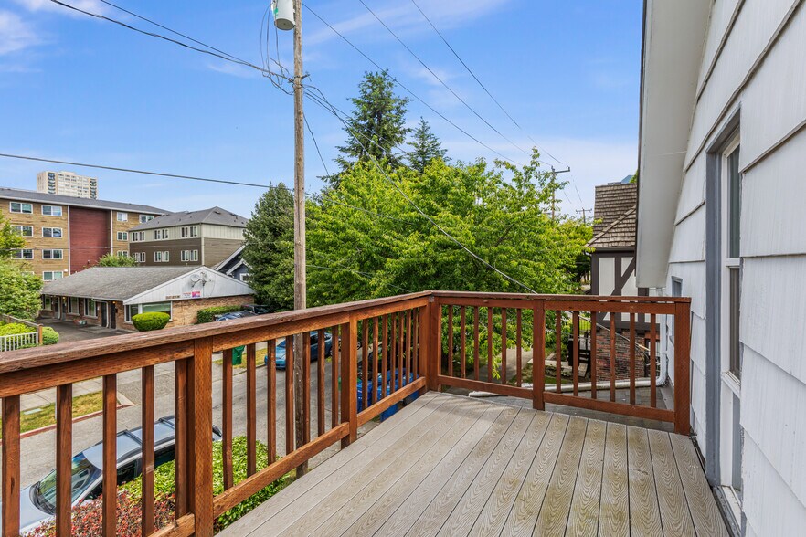 709 NE 43rd St, Seattle, WA à vendre - Photo de l’immeuble – Image 2 sur 6