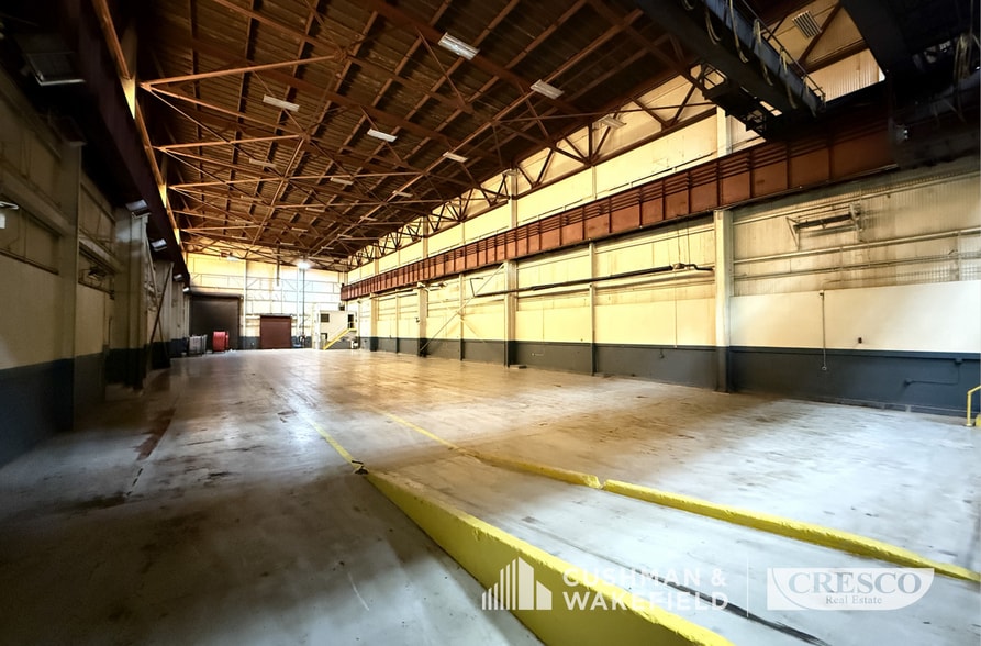 11744 Berea Rd, Cleveland, OH à louer - Photo de l’immeuble – Image 3 sur 4