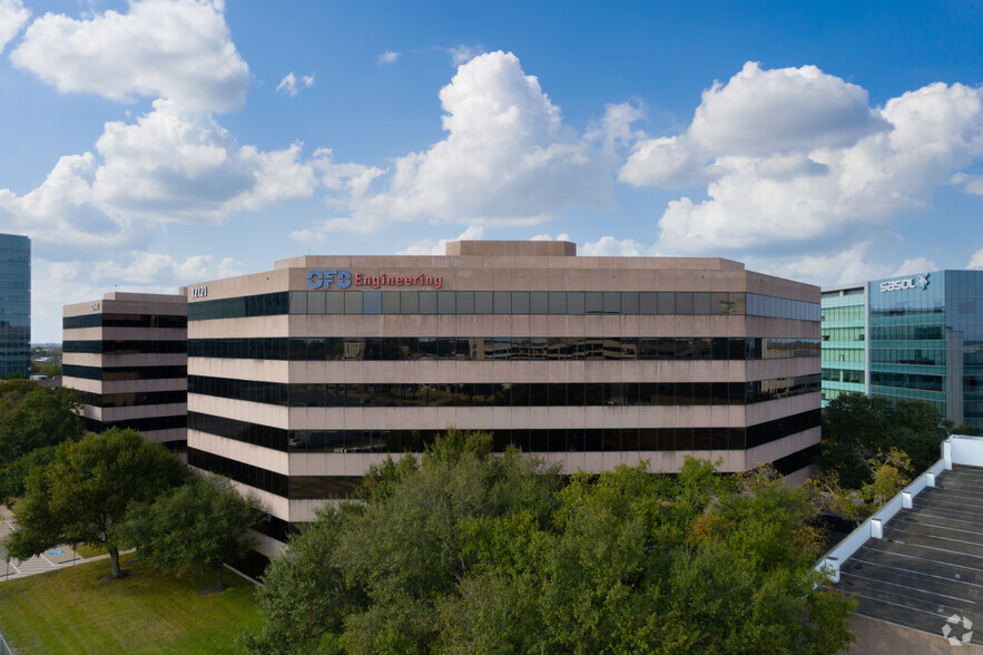 12121 Wickchester Ln, Houston, TX à louer - Photo de l’immeuble – Image 3 sur 10