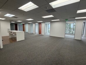 1 MacArthur Pl, Santa Ana, CA à louer Photo intérieure– Image 1 sur 5