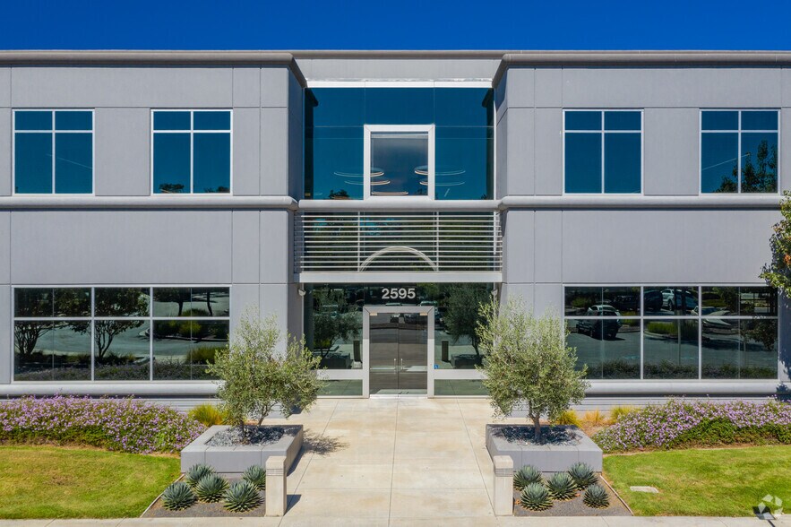 2595 Junction Ave, San Jose, CA à vendre - Photo de l’immeuble – Image 2 sur 4