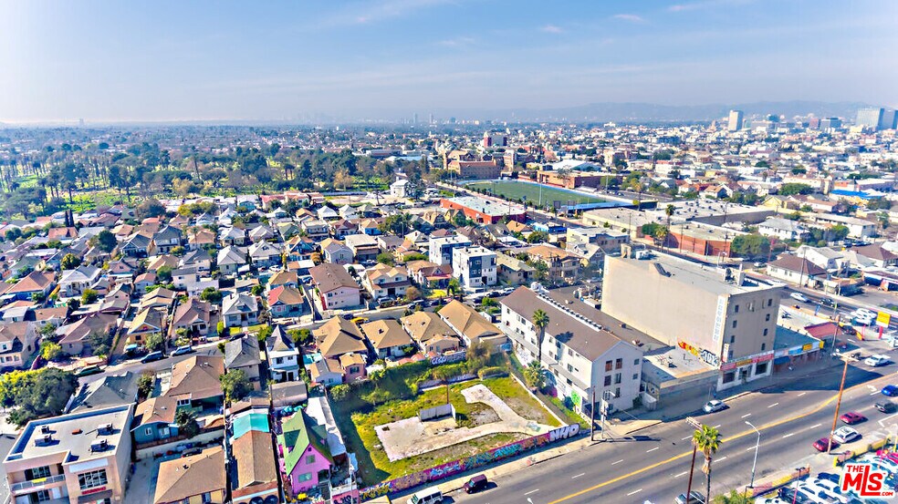 1637 S Vermont Ave, Los Angeles, CA à vendre - Photo de l’immeuble – Image 3 sur 9