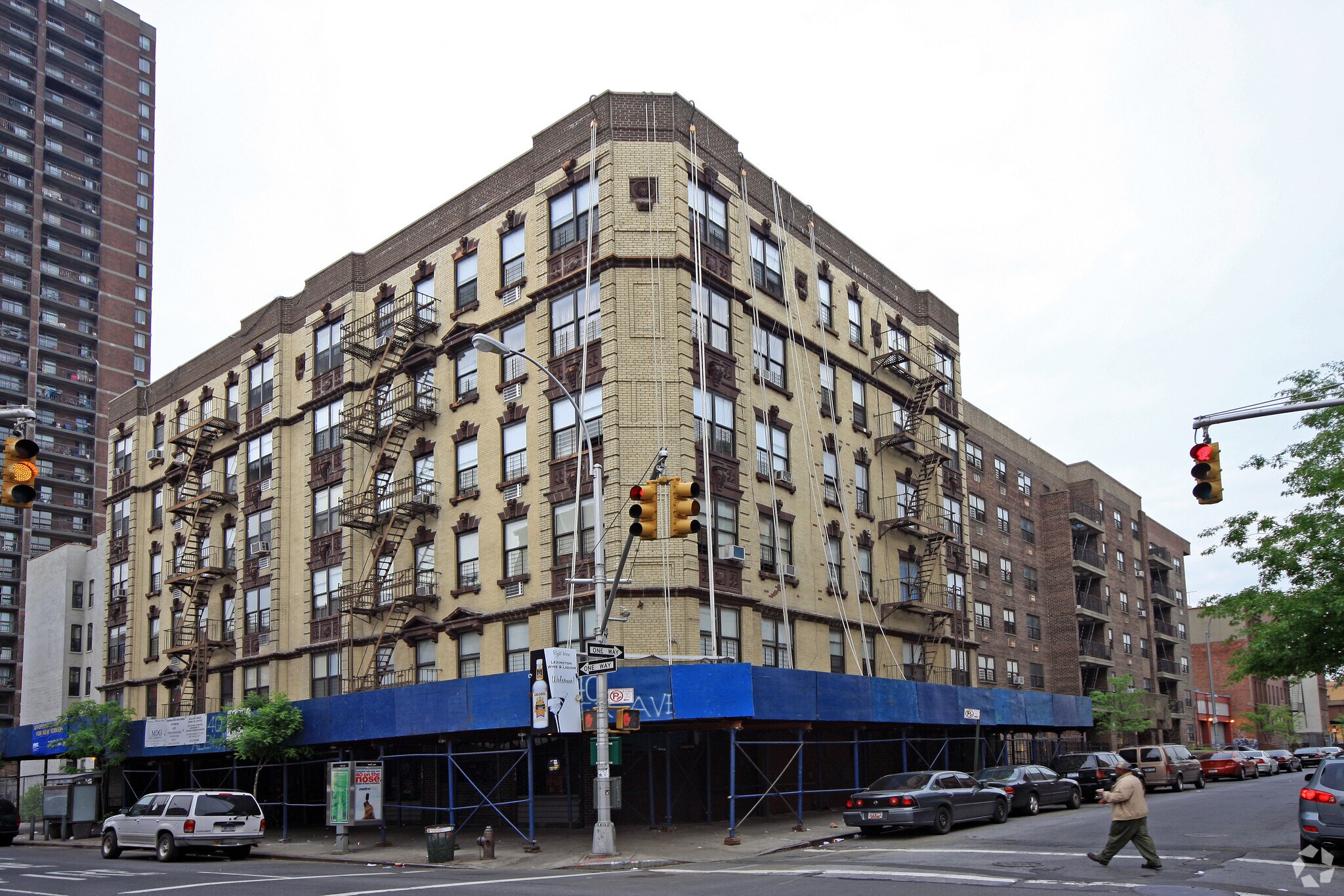2010 Lexington Ave, New York, NY à louer Photo principale– Image 1 sur 5