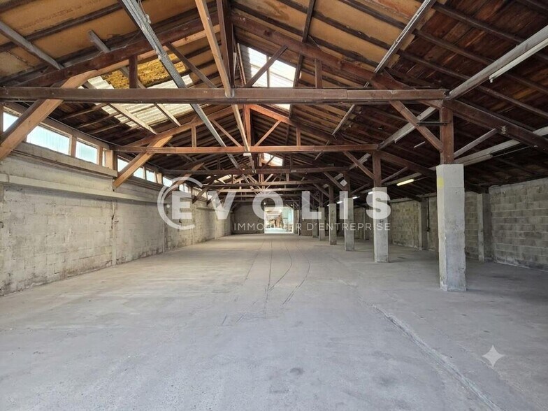 Local d'activités dans Vitry-sur-Seine à vendre - Photo de l’immeuble – Image 3 sur 13