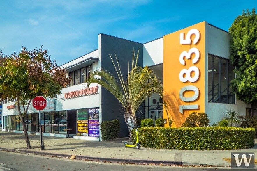 10835-10841 Santa Monica Blvd, Los Angeles, CA à louer - Photo de l’immeuble – Image 3 sur 11