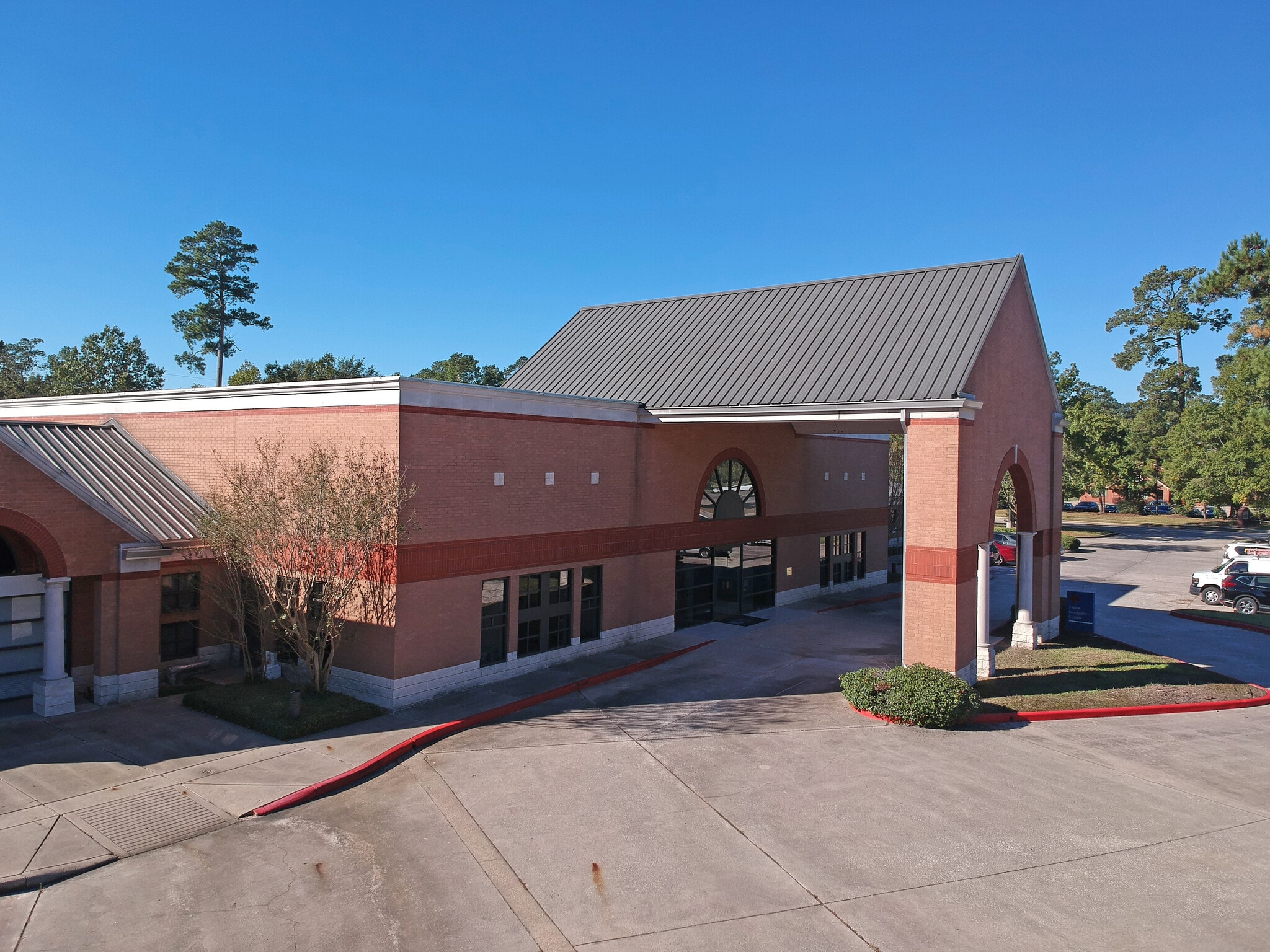 2300 Green Oak Dr, Kingwood, TX à louer Photo de l’immeuble– Image 1 sur 6
