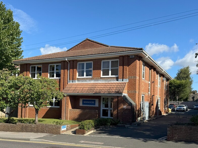 6 Pembroke Rd, Sevenoaks à louer - Photo de l’immeuble – Image 2 sur 4