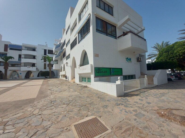 Local commercial dans El Ejido, Almería à louer - Photo de l’immeuble – Image 2 sur 12