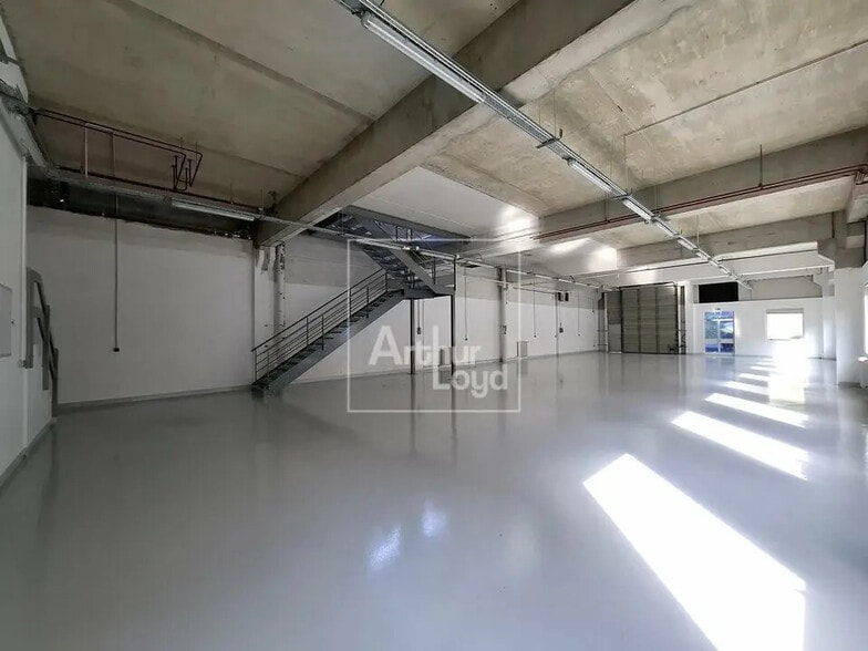 Bureau dans Lognes à louer - Photo de l’immeuble – Image 3 sur 10