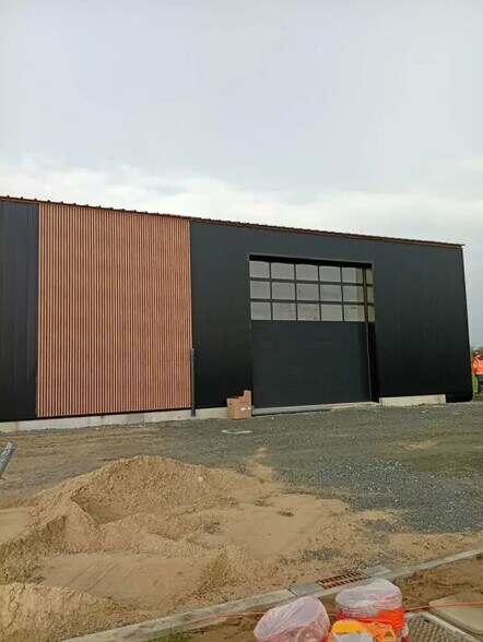 Local d’activités dans Le Havre à louer - Photo de l’immeuble – Image 2 sur 2