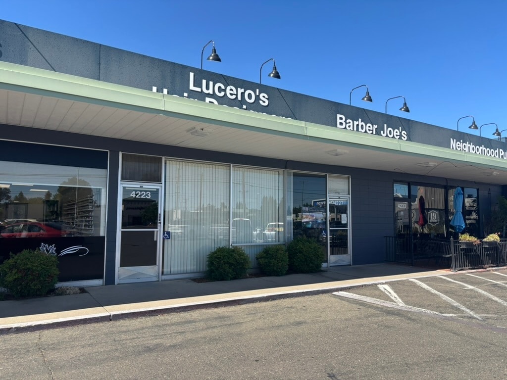 4211-4239 Arden Way, Sacramento, CA à louer Photo de l’immeuble– Image 1 sur 3