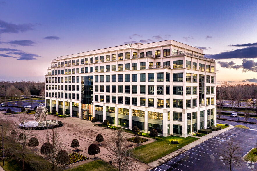 3701 Arco Corporate Dr, Charlotte, NC à louer - Photo de l’immeuble – Image 2 sur 35