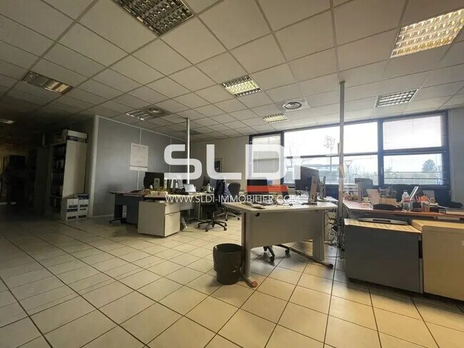 Plus de détails pour Rue Stalingrad, Vaulx-en-Velin - Bureau à louer
