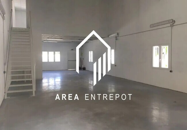 Plus de détails pour Local d'activités à louer