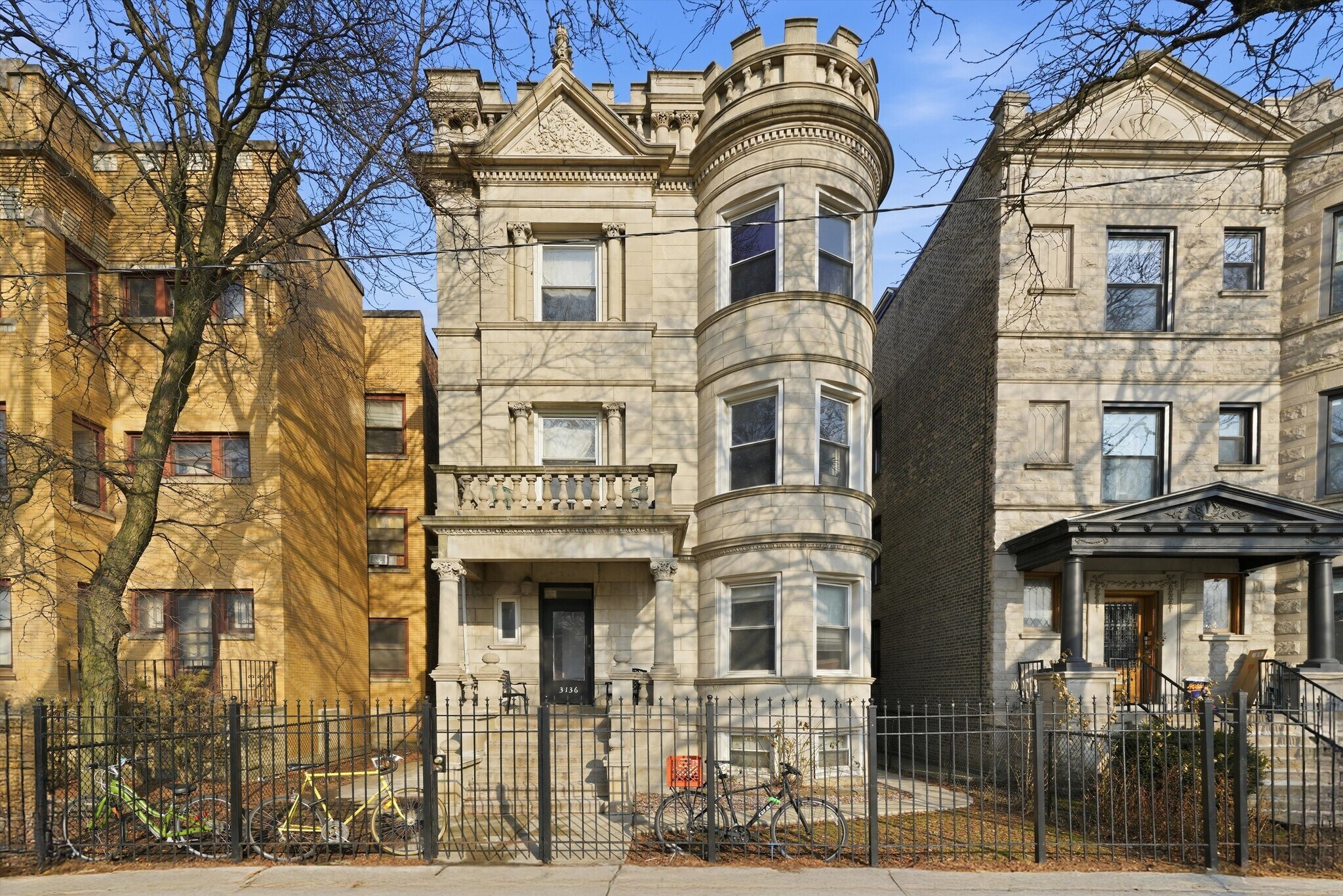 3136 W Logan Blvd, Chicago, IL à vendre Photo principale– Image 1 sur 47