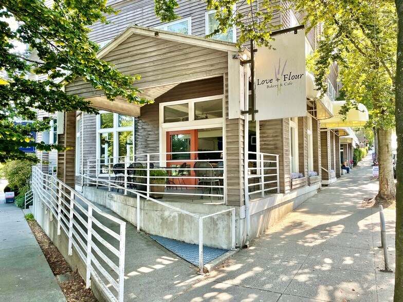 2721 E Madison St, Seattle, WA à louer - Photo de l’immeuble – Image 2 sur 5