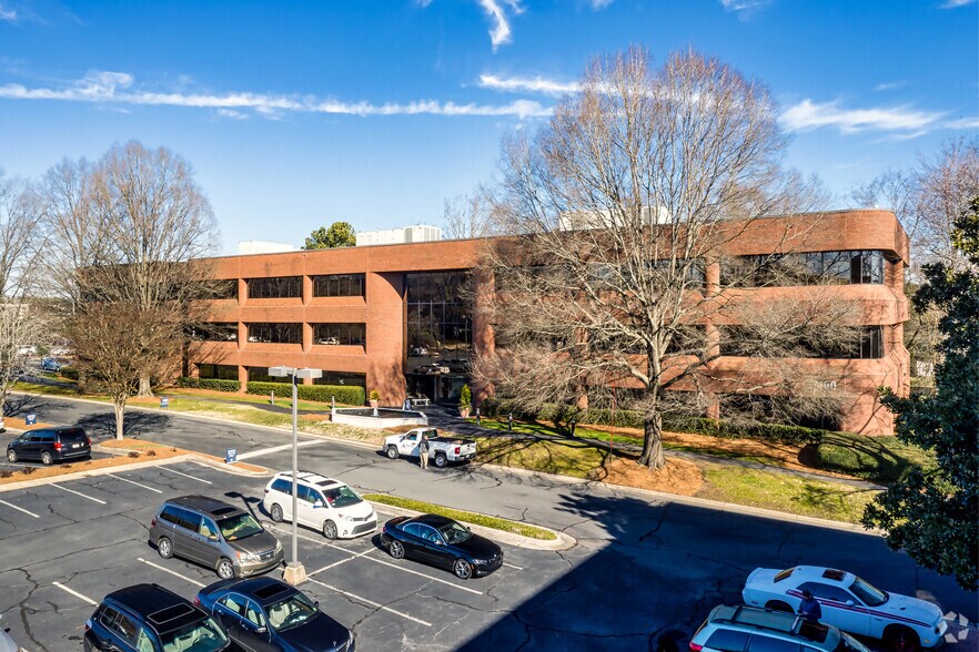 7301 Carmel Executive Park, Charlotte, NC à louer - Photo de l’immeuble – Image 2 sur 7