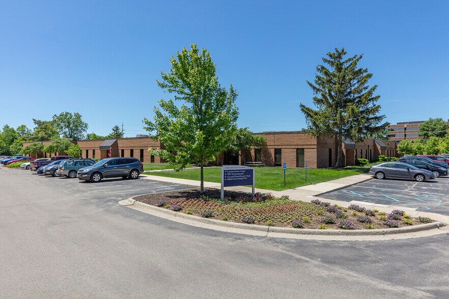 1500-1595 Eisenhower Pl, Ann Arbor, MI à louer - Photo de l’immeuble – Image 3 sur 8