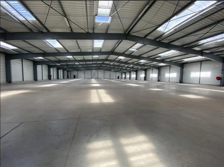 Industriel/Logistique dans Carpiquet à louer - Photo de l’immeuble – Image 2 sur 5