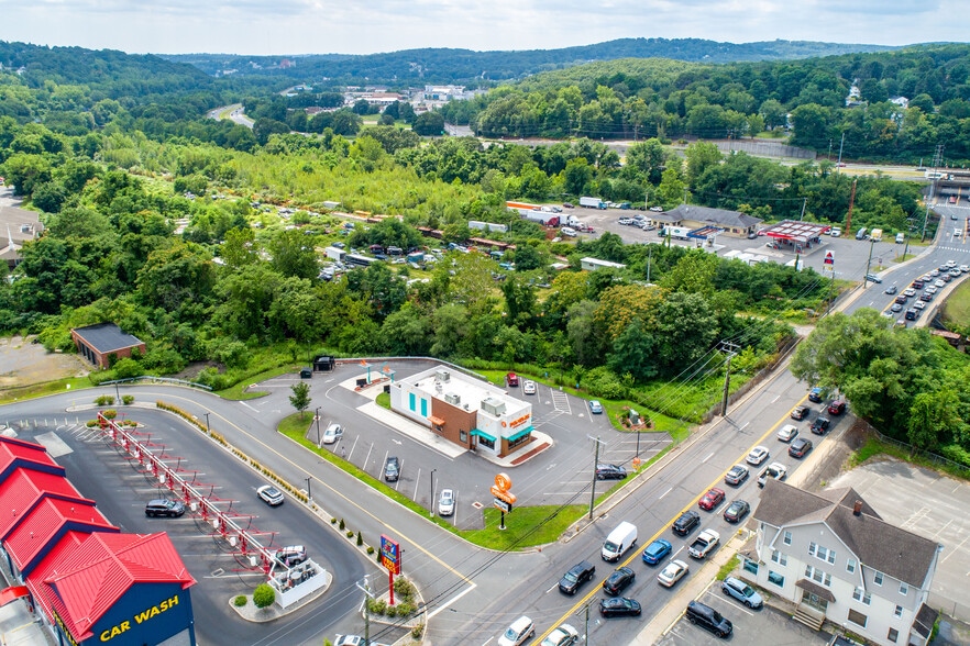 1060 Huntingdon Ave, Waterbury, CT à vendre - Photo de l’immeuble – Image 3 sur 7