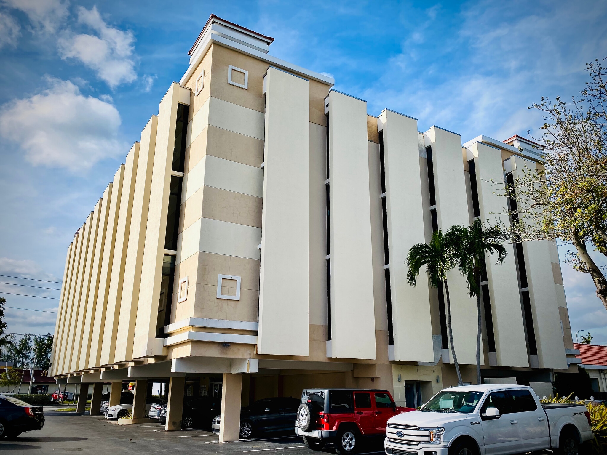 12955 Biscayne Blvd, North Miami, FL à louer Photo intérieure– Image 1 sur 1