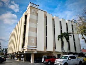 12955 Biscayne Blvd, North Miami, FL à louer Photo intérieure– Image 1 sur 1