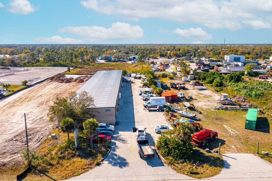 7253 Gasparilla Rd, Port Charlotte, FL à louer - Photo principale – Image 1 sur 6