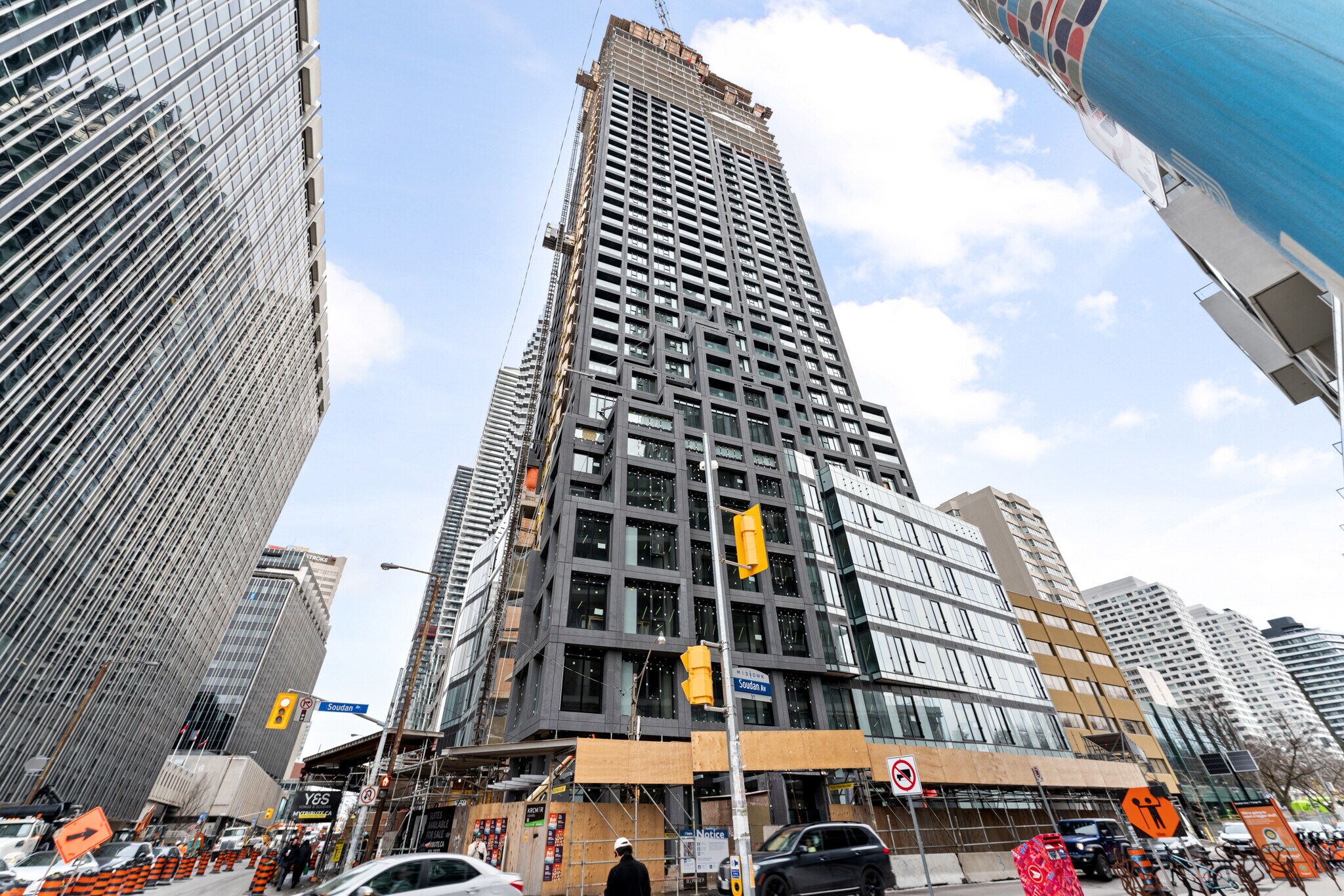 2161 Yonge St, Toronto, ON à vendre Photo de l’immeuble– Image 1 sur 8