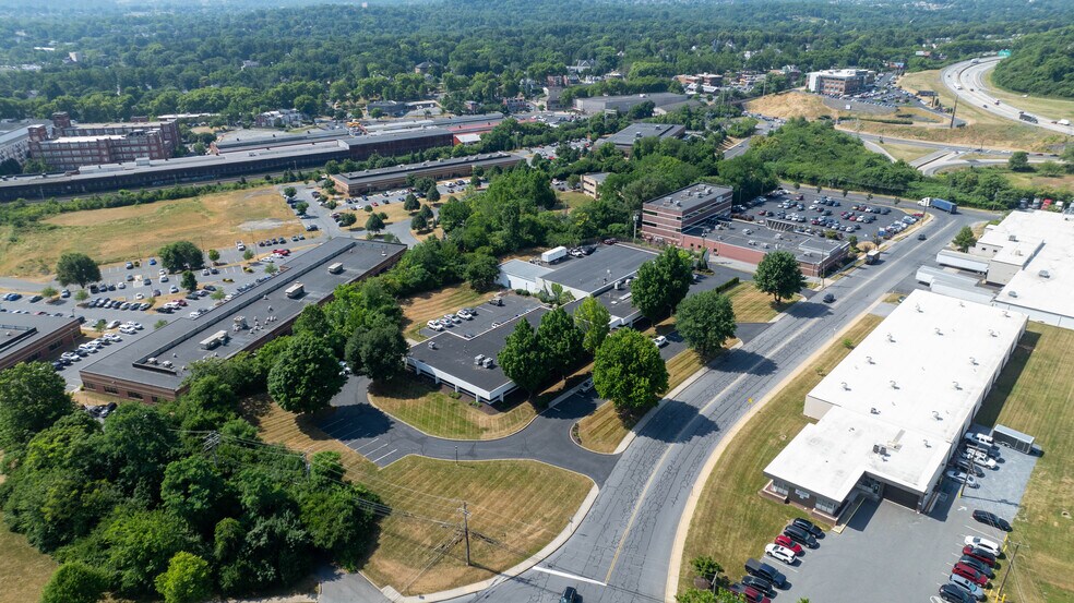850 N Wyomissing Blvd, Wyomissing, PA à louer - Photo de l’immeuble – Image 3 sur 39