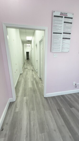 21787 Hempstead Ave, Queens Village, NY à louer - Vidéo sur l’annonce professionnelle – Image 2 sur 10