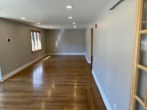 800 Oaklawn Ave, Cranston, RI à louer Photo intérieure– Image 2 sur 11