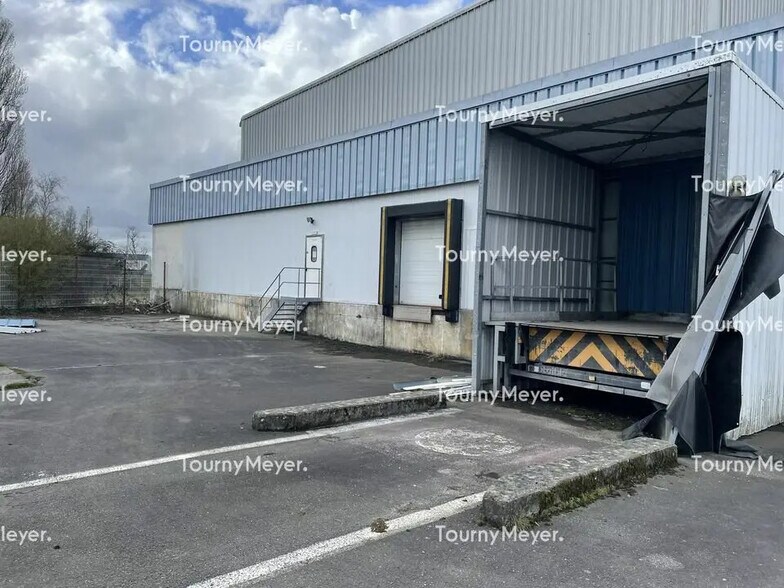 Industriel/Logistique dans Saint-Martin-des-Champs à louer - Photo de l’immeuble – Image 3 sur 4