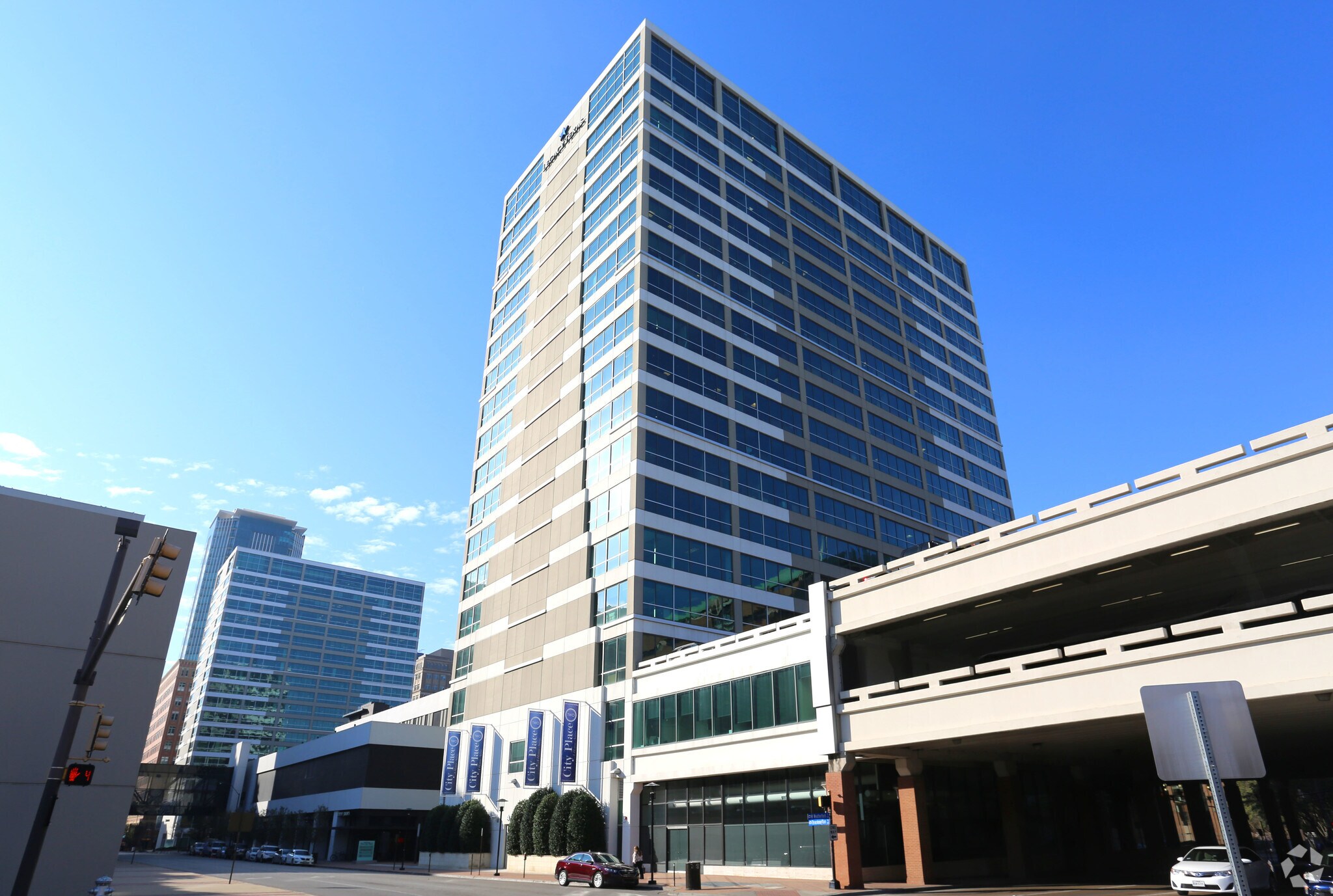 100 Throckmorton St, Fort Worth, TX à louer Photo principale– Image 1 sur 11