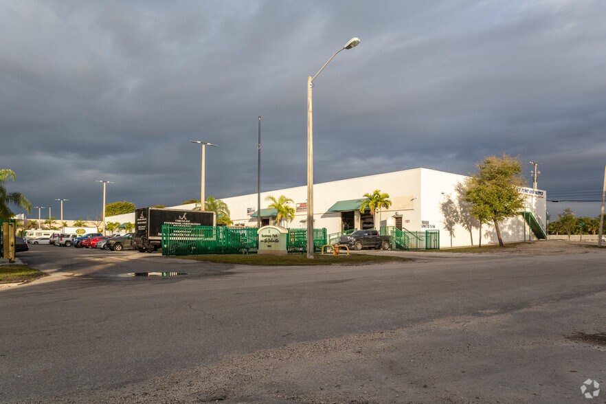 16600 NW 54th Ave, Miami Gardens, FL à louer - Photo de l’immeuble – Image 2 sur 18