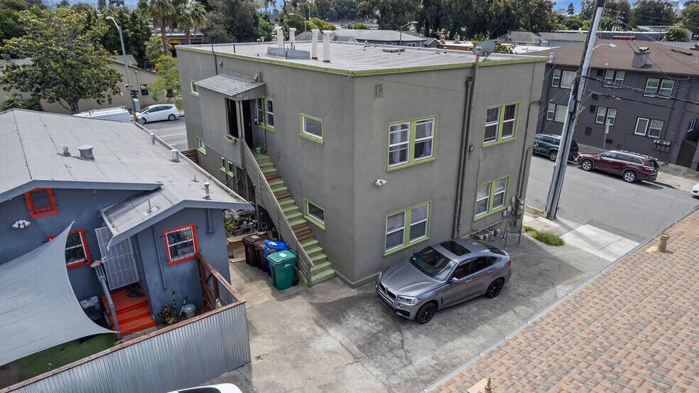 646 42nd, Oakland, CA à vendre - Photo de l’immeuble – Image 3 sur 24
