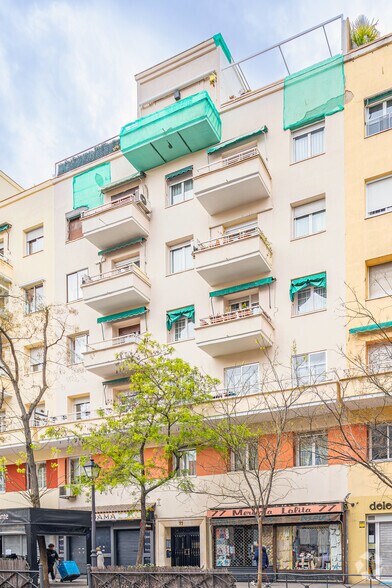 Calle de Guzmán el Bueno, 77, Madrid, Madrid à louer - Photo de l’immeuble – Image 1 sur 5