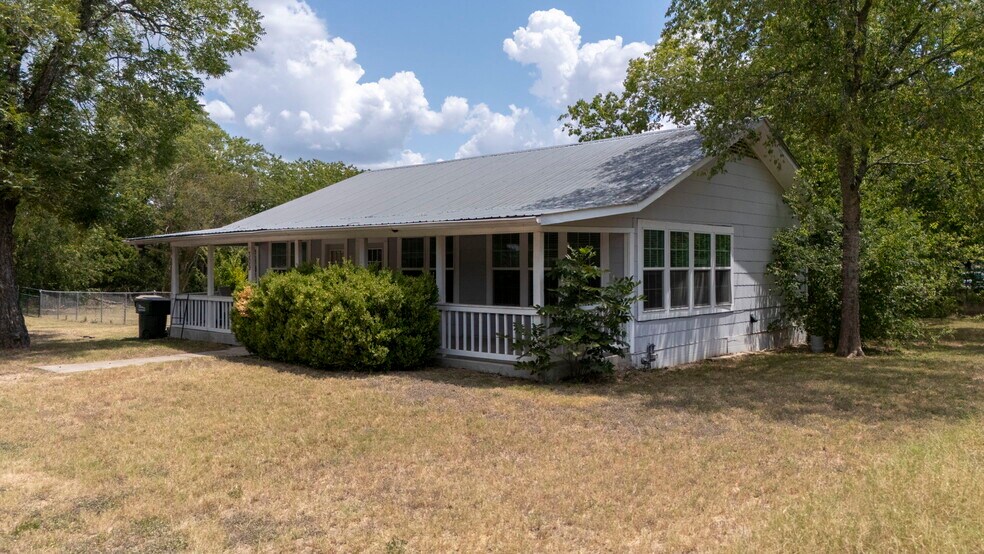 309 Railroad St, Buda, TX à vendre - Photo de l’immeuble – Image 1 sur 13