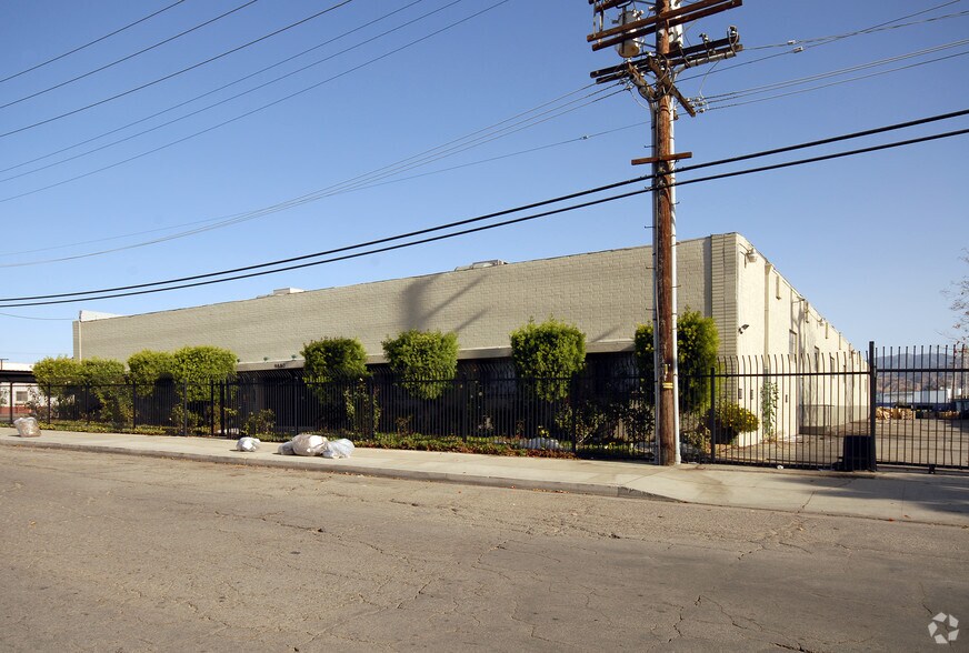 9880 San Fernando Rd, Pacoima, CA à louer - Photo de l’immeuble – Image 2 sur 5