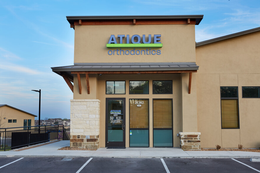 21202 Market Rdg, San Antonio, TX à louer - Photo de l’immeuble – Image 3 sur 10