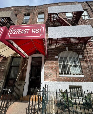 1727 E 14th St, Brooklyn, NY à vendre - Photo de l’immeuble – Image 1 sur 16